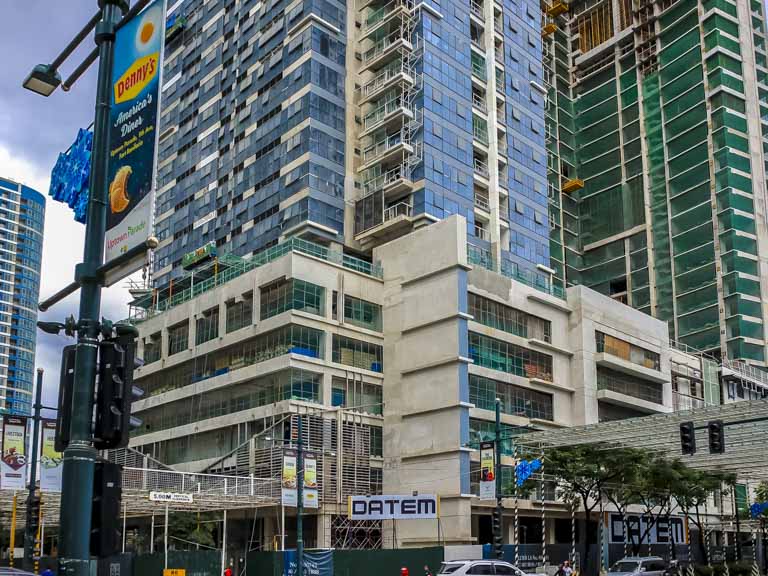 UPTOWN RITZ Condos For Rent North BGC