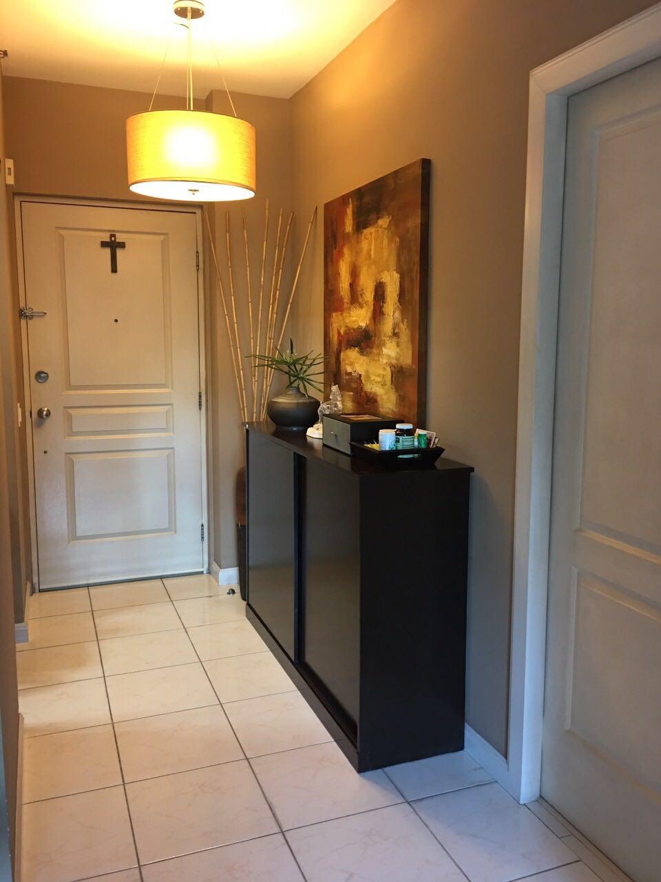Fullyfurnished 1br condo for rent in Almond Two Serendra BGC