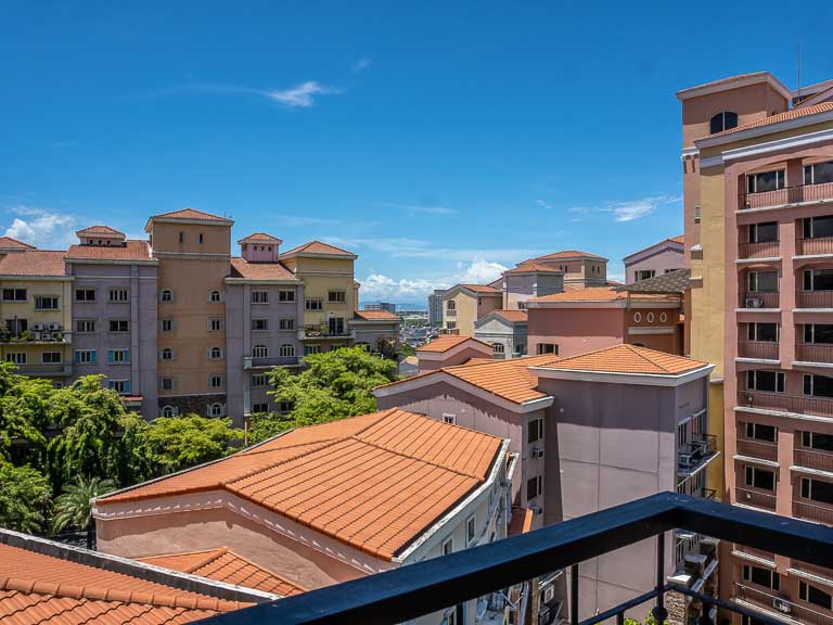 3BR condo for sale in Tuscany Private Estates ,McKinley Hill